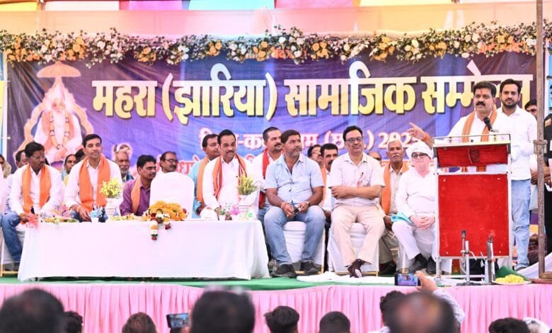 नवागांव में महरा समाज के सम्मेलन और लिमो जुनवानी में श्रीमद् भागवत कथा में शामिल हुए उप मुख्यमंत्री विजय शर्मा