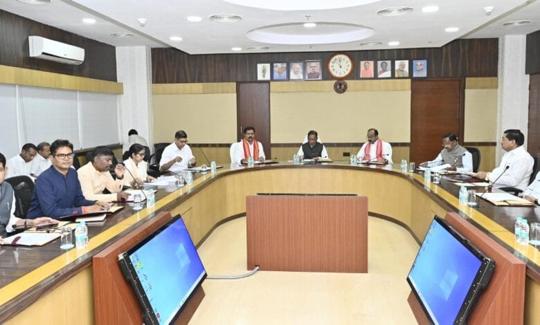 छत्तीसगढ़ कैबिनेट बैठक के बड़े फैसले: गांव-गांव पहुंचेगी बस, बनेगा NIELIT, किसानों और दिव्यांगों को सीधी राहत; रेगहा, लीज और डुबान क्षेत्रों के किसानों को मिलेगा लाभ