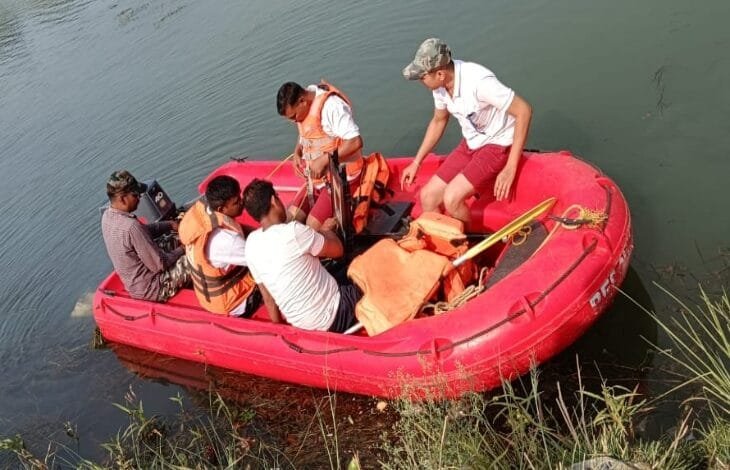 दो युवक खारून नदी में डूबे: एक की मौत, दूसरे की तलाश जारी 11 दो युवक खारून नदी में डूबे: एक की मौत, दूसरे की तलाश जारी