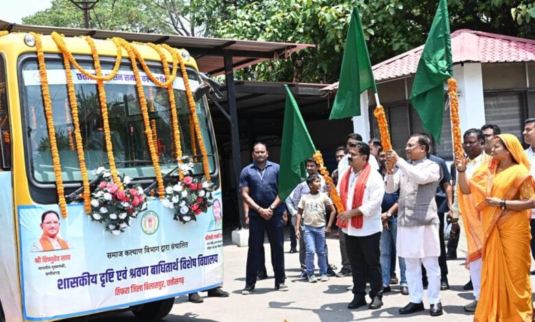 मुख्यमंत्री विष्णु देव साय ने रायपुर और बिलासपुर के डे-स्कॉलर विशेष बच्चों के लिए निःशुल्क बस सेवा का किया शुभारंभ