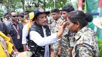 मुख्यमंत्री विष्णु देव साय ने बासिंग स्थित बीएसएफ कैम्प पहुंचकर की जवानों की हौसला अफजाई, 21 मई को माओवादियों के साथ हुई मुठभेड़ में मिली कामयाबी पर जवानों को दी बधाई