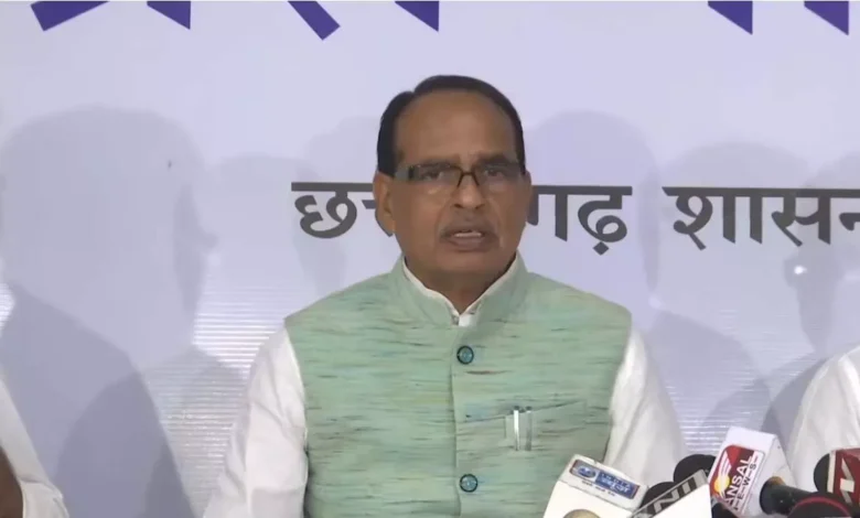 मंत्रालय महानदी भवन में केंद्रीय मंत्री शिवराज सिंह चौहान ने की प्रेस वार्ता को संबोधित, ग्रामीण विकास योजनाओं की प्रगति पर की चर्चा 12 मंत्रालय महानदी भवन में केंद्रीय मंत्री शिवराज सिंह चौहान ने की प्रेस वार्ता, को किया संबोधित