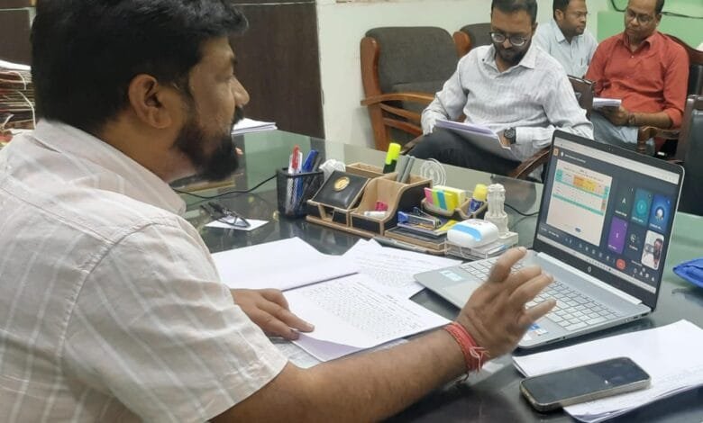 सुशासन तिहार में लापरवाही पर मुख्य कार्यपालन अधिकारी पंडरिया एवं ब्लॉक कोऑर्डिनेटर बोडला-पंडरिया को कारण बताओ नोटिस जारी