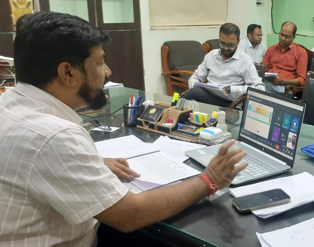 सुशासन तिहार में लापरवाही पर मुख्य कार्यपालन अधिकारी पंडरिया एवं ब्लॉक कोऑर्डिनेटर बोडला-पंडरिया को कारण बताओ नोटिस जारी 1 सुशासन तिहार में लापरवाही पर मुख्य कार्यपालन अधिकारी पंडरिया एवं ब्लॉक कोऑर्डिनेटर बोडला-पंडरिया को कारण बताओ नोटिस जारी