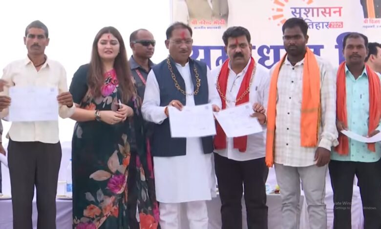 मुख्यमंत्री विष्णु देव साय पहुंचे दलदली, सुशासन तिहार के अंतर्गत समाधान शिविर में ग्रामीणों से की मुलाकात, देखिए LIVE 11 मुख्यमंत्री विष्णु देव साय पहुंचे दलदली, सुशासन तिहार के अंतर्गत समाधान शिविर में ग्रामीणों से की मुलाकात, देखिए LIVE