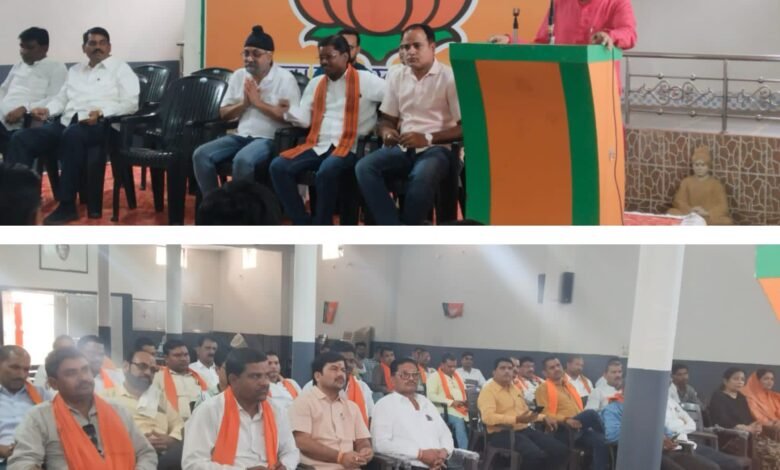 वीर सैनिकों के सम्मान में भाजपा निकालेगी जिले में तिरंगा यात्रा - राजेंद्र चंद्रवंशी 7 वीर सैनिकों के सम्मान में भाजपा निकालेगी जिले में तिरंगा यात्रा, राजेंद्र चंद्रवंशी