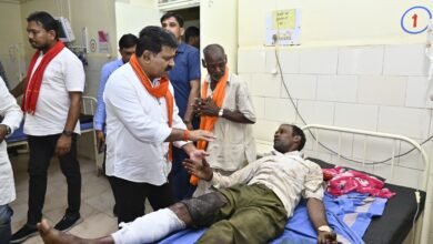 भालू के हमले में चार ग्रामीण घायल, अस्पताल पहुंचकर मिले उपमुख्यमंत्री विजय शर्मा, बेहतर इलाज के दिए निर्देश 1 भालू के हमले में चार ग्रामीण घायल, अस्पताल पहुंचकर मिले उपमुख्यमंत्री विजय शर्मा, बेहतर इलाज के दिए निर्देश