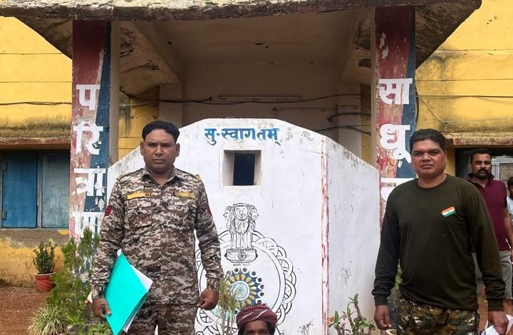 महिला पर कुल्हाड़ी से जानलेवा हमला, आरोपी गिरफ्तार 11 महिला पर कुल्हाड़ी से जानलेवा हमला करने वाला, आरोपी गिरफ्तार
