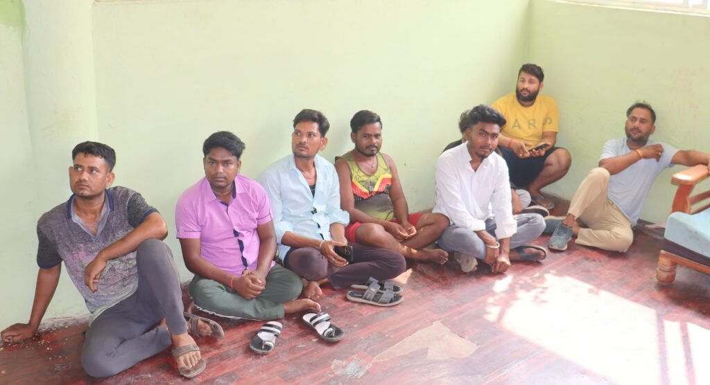 STF का ऑपरेशन क्लीन कबीरधाम: अवैध निवासियों पर पुलिस का बड़ा शिकंजा, फर्जी दस्तावेज़ों पर रह रहे संदिग्धों की धरपकड़, नौ आरोपी नामजद, दो प्रकरण दर्ज 2 STF का ऑपरेशन क्लीन कबीरधाम: अवैध निवासियों पर पुलिस का बड़ा शिकंजा, फर्जी दस्तावेज़ों पर रह रहे संदिग्धों की धरपकड़, नौ आरोपी नामजद, दो प्रकरण दर्ज