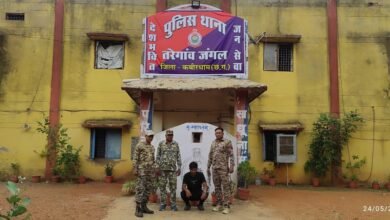 महिला से झपटमारी करने वाला आरोपी गिरफ्तार, घटना में प्रयुक्त मोटरसाइकिल जब्त — दो अन्य आरोपी फरार 1 महिला से झपटमारी करने वाला आरोपी गिरफ्तार, घटना में प्रयुक्त मोटरसाइकिल जब्त — दो अन्य आरोपी फरार