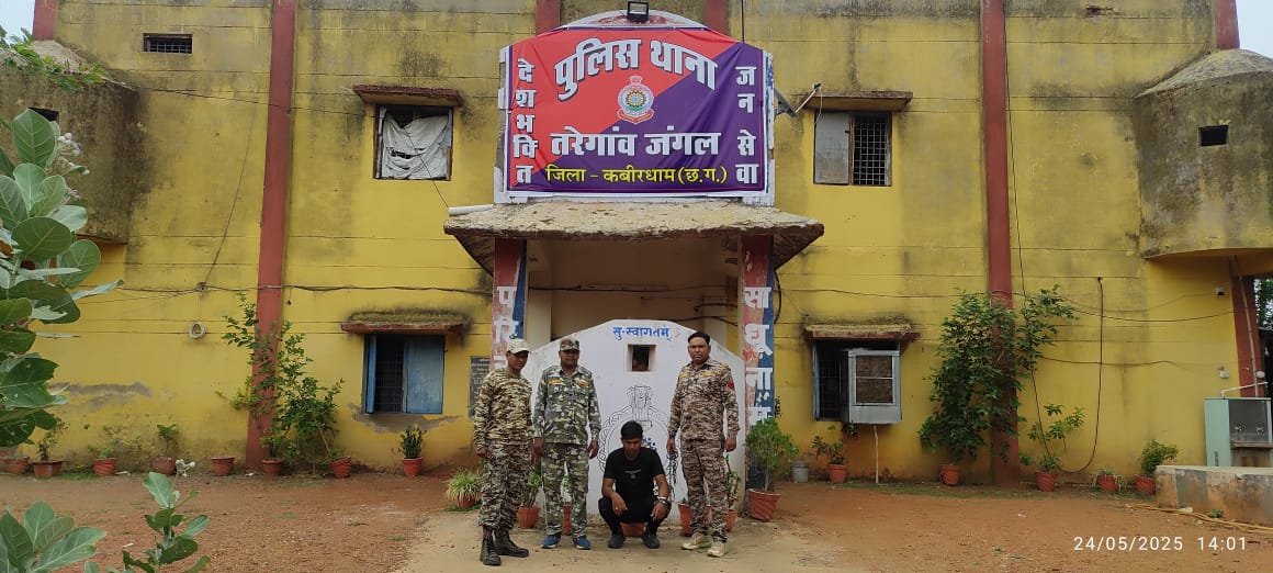 महिला से झपटमारी करने वाला आरोपी गिरफ्तार, घटना में प्रयुक्त मोटरसाइकिल जब्त — दो अन्य आरोपी फरार 1 महिला से झपटमारी करने वाला आरोपी गिरफ्तार, घटना में प्रयुक्त मोटरसाइकिल जब्त — दो अन्य आरोपी फरार