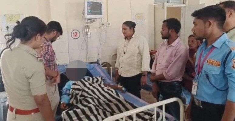 कवर्धा: बदौरा जंगल में अर्धमूर्छित मिली युवती, प्रेमी से विवाद के बाद अकेला छोड़ने का आरोप - पुलिस जुटी जांच में 1 कवर्धा: बदौरा जंगल में अर्धमूर्छित मिली युवती, प्रेमी से विवाद के बाद अकेला छोड़ने का आरोप - पुलिस जुटी जांच में
