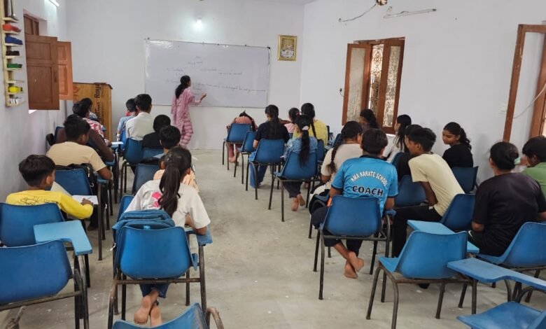 कवर्धा के युवाओं के लिए समर्पण निशुल्क कोचिंग क्लास की अंग्रेजी कोचिंग बनी सफलता का सूत्र