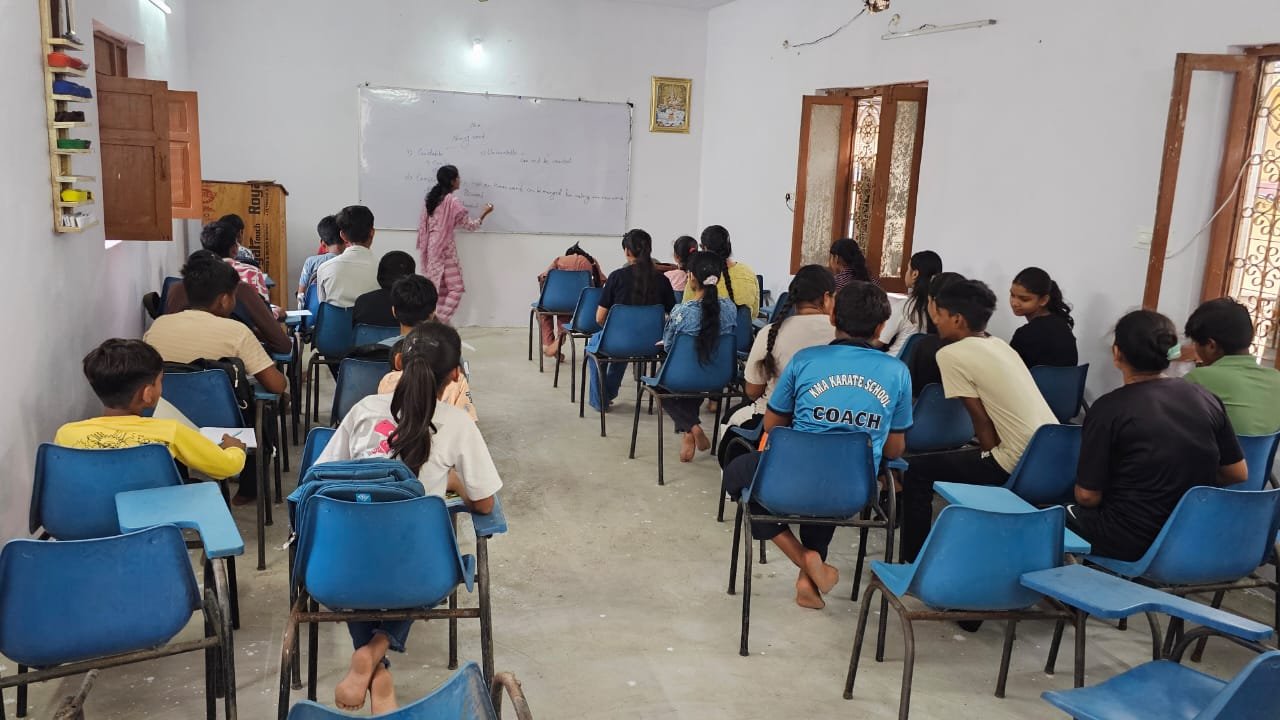 कवर्धा के युवाओं के लिए समर्पण निशुल्क कोचिंग क्लास की अंग्रेजी कोचिंग बनी सफलता का सूत्र 1 कवर्धा के युवाओं के लिए समर्पण निशुल्क कोचिंग क्लास की अंग्रेजी कोचिंग बनी सफलता का सूत्र