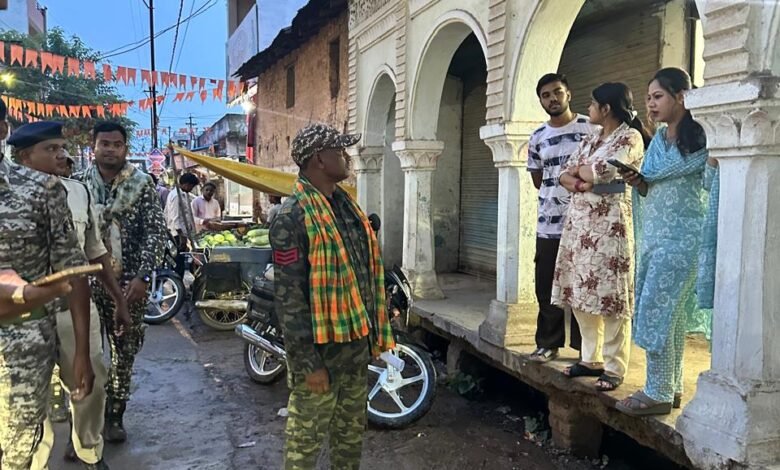 संदिग्ध व्यक्तियों की धरपकड़ हेतु थाना पंडरिया में सघन सर्चिंग अभियान – किरायेदारों की जांच, मकान मालिकों को हिदायत, बाहरी तत्वों पर निगरानी 11 संदिग्ध व्यक्तियों की धरपकड़ हेतु थाना पंडरिया में सघन सर्चिंग अभियान – किरायेदारों की जांच, मकान मालिकों को हिदायत, बाहरी तत्वों पर निगरानी