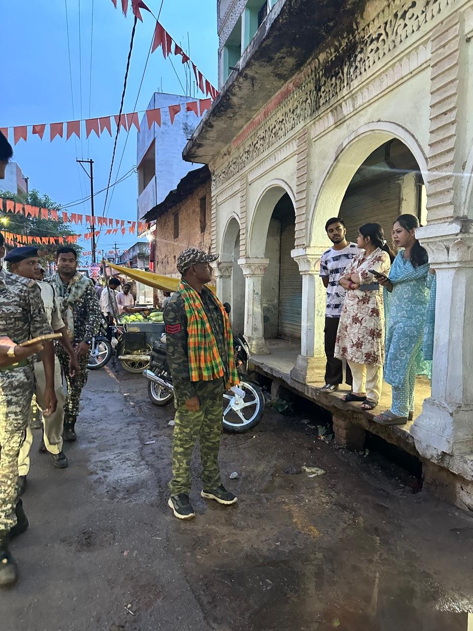 संदिग्ध व्यक्तियों की धरपकड़ हेतु थाना पंडरिया में सघन सर्चिंग अभियान – किरायेदारों की जांच, मकान मालिकों को हिदायत, बाहरी तत्वों पर निगरानी 1 संदिग्ध व्यक्तियों की धरपकड़ हेतु थाना पंडरिया में सघन सर्चिंग अभियान – किरायेदारों की जांच, मकान मालिकों को हिदायत, बाहरी तत्वों पर निगरानी