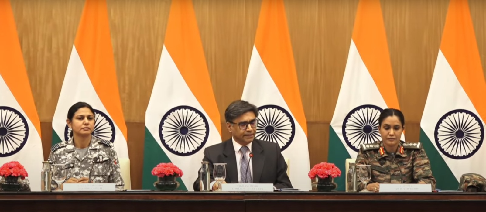 India Pakistan War Situation: पाकिस्तान द्वारा ड्रोन हमलों और गोलीबारी के बाद भारत की जवाबी कार्रवाई, विदेश मंत्रालय की प्रेस ब्रीफिंग में हुआ खुलासा 1 India Pakistan War Situation: पाकिस्तान द्वारा ड्रोन हमलों और गोलीबारी के बाद भारत की जवाबी कार्रवाई, विदेश मंत्रालय की प्रेस ब्रीफिंग में हुआ खुलासा