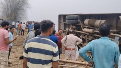 पंडरिया के किशुनगढ़ में तेज रफ्तार बस पलटी, 20-25 यात्री घायल 9 पंडरिया के किशुनगढ़ में तेज रफ्तार बस पलटी, 20-25 यात्री घायल