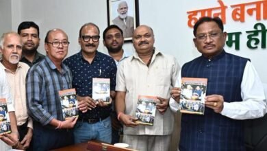 मुख्यमंत्री विष्णु देव साय ने पत्रकार संघ की टेलीफोन डायरेक्टरी का किया विमोचन 1 मुख्यमंत्री विष्णु देव साय ने पत्रकार संघ की टेलीफोन डायरेक्टरी का किया विमोचन