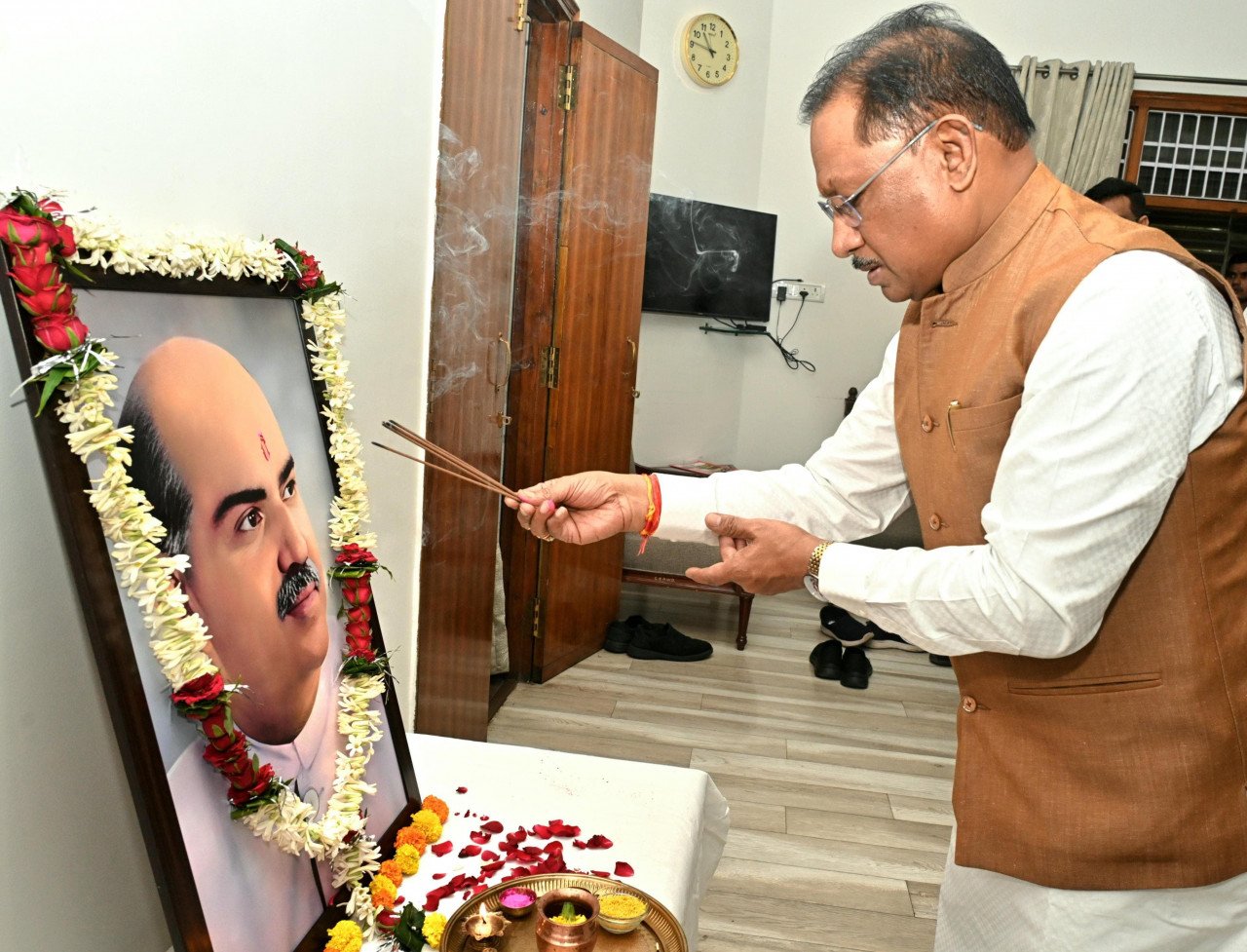 मुख्यमंत्री विष्णु देव साय ने डॉ. श्यामा प्रसाद मुखर्जी की पुण्यतिथि पर श्रद्धांजलि अर्पित की 1 मुख्यमंत्री विष्णु देव साय ने डॉ. श्यामा प्रसाद मुखर्जी की पुण्यतिथि पर श्रद्धांजलि अर्पित की