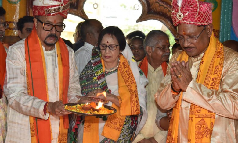 राज्यपाल रमेन डेका और मुख्यमंत्री विष्णु देव साय ने निभाई 'छेरापहरा' की परंपरा, रथयात्रा महोत्सव में हुए शामिल 9 राज्यपाल रमेन डेका और मुख्यमंत्री विष्णु देव साय ने निभाई 'छेरापहरा' की परंपरा, रथयात्रा महोत्सव में हुए शामिल