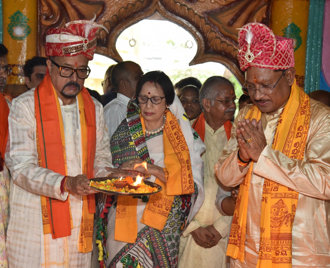 राज्यपाल रमेन डेका और मुख्यमंत्री विष्णु देव साय ने निभाई 'छेरापहरा' की परंपरा, रथयात्रा महोत्सव में हुए शामिल 1 राज्यपाल रमेन डेका और मुख्यमंत्री विष्णु देव साय ने निभाई 'छेरापहरा' की परंपरा, रथयात्रा महोत्सव में हुए शामिल