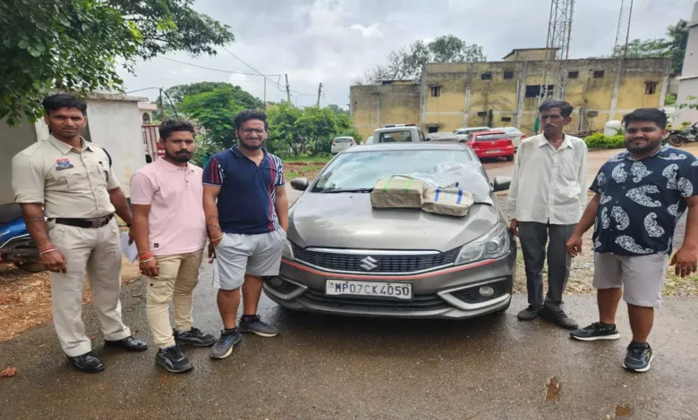 कवर्धा में बड़ी कार्रवाई: आगरा से रायपुर ला रहे थे 38 किलो चांदी, चिल्फी में कार समेत चार आरोपी गिरफ्तार
