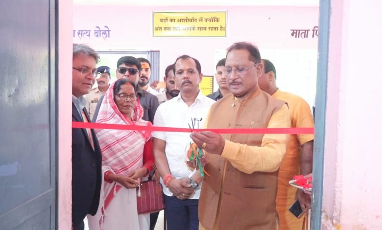 मुख्यमंत्री विष्णु देव साय ने तपकरा तहसील कार्यालय का किया शुभारंभ, तपकरा को नगर पंचायत बनाने और फरसाबहार में विश्राम गृह निर्माण की घोषणा 2 मुख्यमंत्री विष्णु देव साय ने तपकरा तहसील कार्यालय का किया शुभारंभ, तपकरा को नगर पंचायत बनाने और फरसाबहार में विश्राम गृह निर्माण की घोषणा