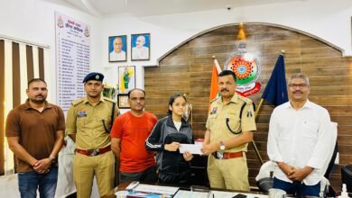 कबीरधाम जिले की होनहार कराते खिलाड़ी मिली सोनी को राष्ट्रीय प्रतियोगिता के लिए पुलिस अधीक्षक ने प्रदान किया आर्थिक सहयोग 5 कबीरधाम जिले की होनहार कराते खिलाड़ी मिली सोनी को राष्ट्रीय प्रतियोगिता के लिए पुलिस अधीक्षक ने प्रदान किया आर्थिक सहयोग