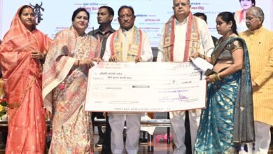 मुख्यमंत्री छत्तीसगढ़ हस्तशिल्प विकास बोर्ड की नवनियुक्त अध्यक्ष शालिनी राजपूत के पदभार ग्रहण समारोह में हुए शामिल, औजार उपकरण योजना अंतर्गत अनुदान राशि का किया वितरण