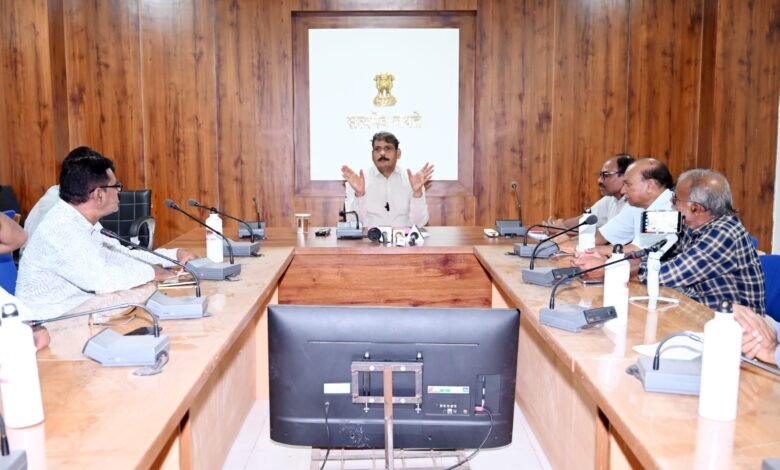 युक्तियुक्तकरण : कबीरधाम जिले का कोई भी विद्यालय नहीं रहेगा शिक्षक विहीन, कलेक्टर ने आज प्रेसवार्ता लेकर शालाओं और शिक्षकों के युक्तियुक्तकरण के संबंध में दी जानकारी 6 युक्तियुक्तकरण : कबीरधाम जिले का कोई भी विद्यालय नहीं रहेगा शिक्षक विहीन, कलेक्टर ने आज प्रेसवार्ता लेकर शालाओं और शिक्षकों के युक्तियुक्तकरण के संबंध में दी जानकारी