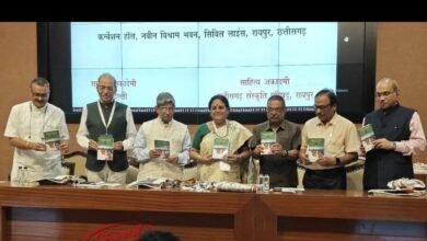 लेखिका शकुंतला तरार की हल्बी में 101 लेजा गीत पुस्तक का विमोचन