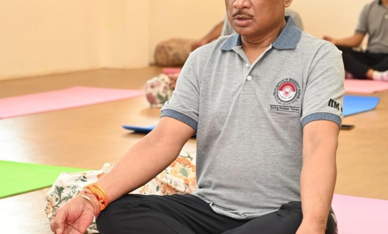 चिंतन शिविर 2.0: दूसरे दिन मुख्यमंत्री विष्णु देव साय ने मंत्रियों संग योग कर की दिन की शुरुआत 11 चिंतन शिविर 2.0: दूसरे दिन मुख्यमंत्री विष्णु देव साय ने मंत्रियों संग योग कर की दिन की शुरुआत