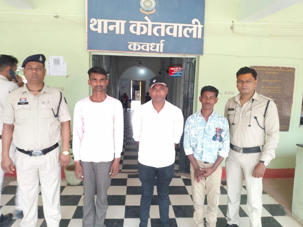 फर्जी डिप्टी कलेक्टर और स्टेनो बनकर जिला कार्यालय में घुसपैठ की कोशिश, पुलिस ने तीन को दबोचा 1 फर्जी डिप्टी कलेक्टर और स्टेनो बनकर जिला कार्यालय में घुसपैठ की कोशिश, पुलिस ने तीन को दबोचा