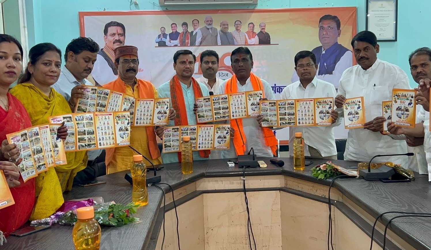 100 दिन, 100 उपलब्धियां: नगर पालिका अध्यक्ष चंद्रप्रकाश चंद्रवंशी ने गिनाए विकास कार्य, जनता के सामने रखा रिपोर्ट कार्ड, कार्यों की पुस्तिका भी विमोचित 1 100 दिन, 100 उपलब्धियां: नगर पालिका अध्यक्ष चंद्रप्रकाश चंद्रवंशी ने गिनाए विकास कार्य, जनता के सामने रखा रिपोर्ट कार्ड, कार्यों की पुस्तिका भी विमोचित