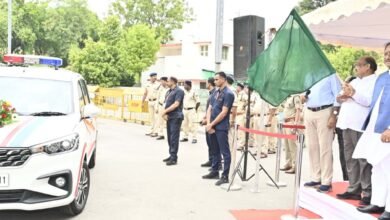मुख्यमंत्री ने परिवहन सुरक्षा बेड़े में शामिल 48 वाहनों को झंडी दिखाकर किया रवाना, कर्मियों को सौंपी वाहनों की चाबी 11 मुख्यमंत्री ने परिवहन सुरक्षा बेड़े में शामिल 48 वाहनों को झंडी दिखाकर किया रवाना, कर्मियों को सौंपी वाहनों की चाबी
