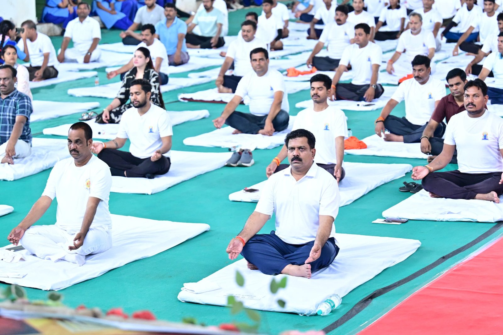 अंतर्राष्ट्रीय योग दिवस पर कवर्धा में भव्य ‘‘योग संगम’’, उपमुख्यमंत्री विजय शर्मा सहित हजारों नागरिकों ने लिया भाग, ‘‘योग संगम’’ एवं ‘‘हरित योग’’ थीम के साथ पर्यावरण संरक्षण का संदेश भी दिया गया 1 अंतर्राष्ट्रीय योग दिवस पर कवर्धा में भव्य ‘‘योग संगम’’, उपमुख्यमंत्री विजय शर्मा सहित हजारों नागरिकों ने लिया भाग, ‘‘योग संगम’’ एवं ‘‘हरित योग’’ थीम के साथ पर्यावरण संरक्षण का संदेश भी दिया गया