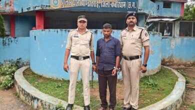गुड़ फैक्ट्री के नाम पर 9.60 लाख की ठगी करने वाला शातिर ठग गिरफ्तार, वर्षों से था फरार 1 गुड़ फैक्ट्री के नाम पर 9.60 लाख की ठगी करने वाला शातिर ठग गिरफ्तार, वर्षों से था फरार