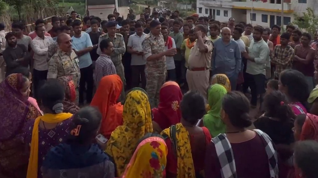 अटल आवास में कबीरधाम पुलिस की बड़ी कार्यवाही: अपराधियों पर शिकंजा, किरायेदारों का दस्तावेज सत्यापन 1 अटल आवास में कबीरधाम पुलिस की बड़ी कार्यवाही: अपराधियों पर शिकंजा, किरायेदारों का दस्तावेज सत्यापन