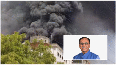 अहमदाबाद एयरपोर्ट पर एयर इंडिया का विमान क्रैश, 242 लोग थे सवार, पूर्व मुख्यमंत्री विजय रुपाणी भी थे सवार! 1 अहमदाबाद एयरपोर्ट पर एयर इंडिया का विमान क्रैश, 242 लोग थे सवार, पूर्व मुख्यमंत्री विजय रुपाणी भी थे सवार!