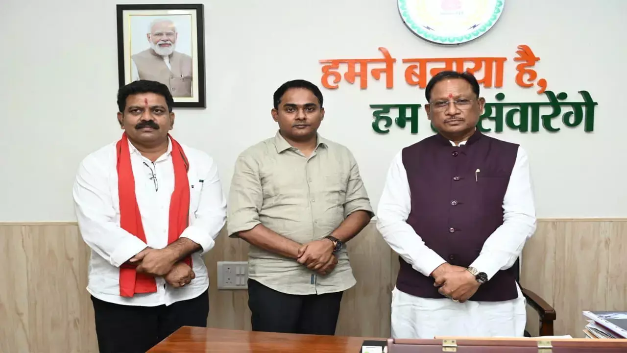 नन गिरफ्तारी मामला गरमाया: केरल भाजपा महासचिव अनूप एंटोनी ने रायपुर में मुख्यमंत्री और गृहमंत्री से की मुलाकात 1 नन गिरफ्तारी मामला गरमाया: केरल भाजपा महासचिव अनूप एंटोनी ने रायपुर में मुख्यमंत्री और गृहमंत्री से की मुलाकात