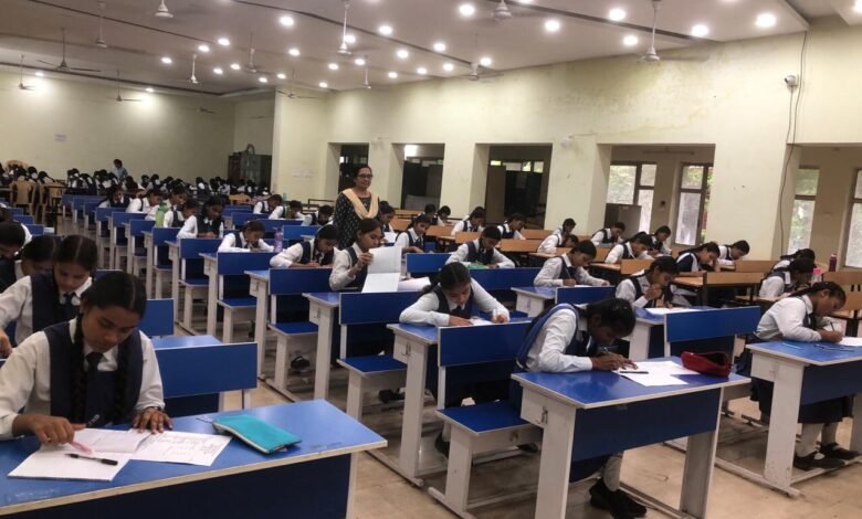 मिशन उत्कर्ष 2025 के अंतर्गत वीकली टेस्ट और मोबाइल ऐप के ज़रिए छात्रों का मूल्यांकन शुरू, उत्कृष्ट विद्यार्थियों को मिलेगा विशेष सम्मान 4 मिशन उत्कर्ष 2025 के अंतर्गत वीकली टेस्ट और मोबाइल ऐप के ज़रिए छात्रों का मूल्यांकन शुरू, उत्कृष्ट विद्यार्थियों को मिलेगा विशेष सम्मान