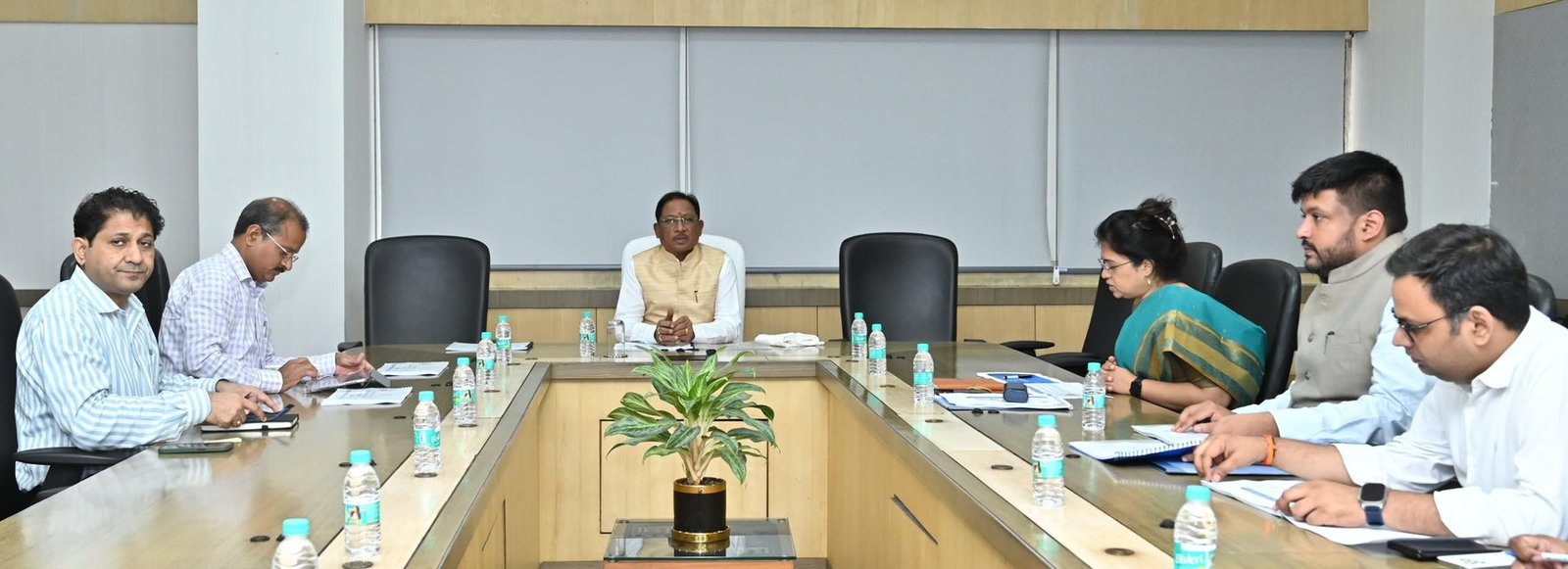 मुख्यमंत्री विष्णु देव साय ने की इलेक्ट्रॉनिक्स एवं सूचना प्रौद्योगिकी विभाग के कार्यों की समीक्षा : बस्तर से सरगुजा तक डिजिटल क्रांति का विस्तार, 5000 मोबाइल टावर का लक्ष्य तय 1 मुख्यमंत्री विष्णु देव साय ने की इलेक्ट्रॉनिक्स एवं सूचना प्रौद्योगिकी विभाग के कार्यों की समीक्षा : बस्तर से सरगुजा तक डिजिटल क्रांति का विस्तार, 5000 मोबाइल टावर का लक्ष्य तय