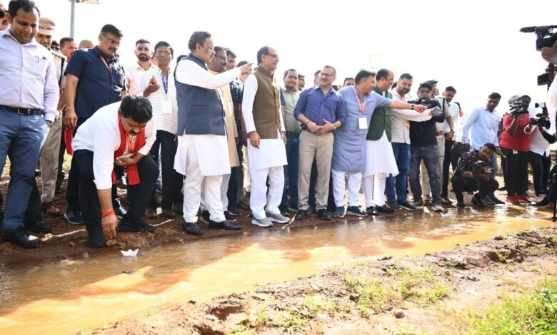 मैनपाट के ‘उल्टा पानी’ रहस्य ने मोहा शिवराज सिंह चौहान का मन, बोले – "सचमुच, अद्भुत है हमर छत्तीसगढ़!" 14 मैनपाट के ‘उल्टा पानी’ रहस्य ने मोहा शिवराज सिंह चौहान का मन, बोले – "सचमुच, अद्भुत है हमर छत्तीसगढ़!"