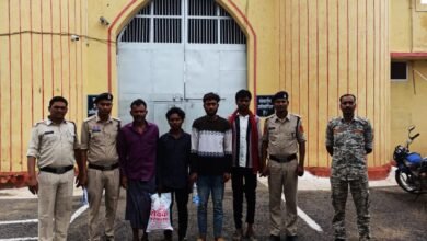 भेड़ चोरी की रिपोर्ट कर लौट रहा युवक बीच रास्ते में डंडों से पीटा गया, चार आरोपी गिरफ्तार 3 भेड़ चोरी की रिपोर्ट कर लौट रहा युवक बीच रास्ते में डंडों से पीटा गया, चार आरोपी गिरफ्तार
