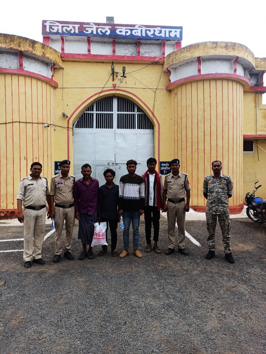 भेड़ चोरी की रिपोर्ट कर लौट रहा युवक बीच रास्ते में डंडों से पीटा गया, चार आरोपी गिरफ्तार 1 भेड़ चोरी की रिपोर्ट कर लौट रहा युवक बीच रास्ते में डंडों से पीटा गया, चार आरोपी गिरफ्तार
