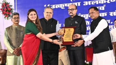 राज्यपाल रमेन डेका ने पंडरिया विधायक भावना बोहरा को वर्ष 2024-25 के उत्कृष्ट विधायक सम्मान से किया सम्मानित 1 राज्यपाल रमेन डेका ने पंडरिया विधायक भावना बोहरा को वर्ष 2024-25 के उत्कृष्ट विधायक सम्मान से किया सम्मानित