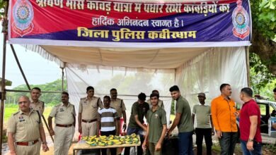 भोरमदेव थाना में कांवड़ यात्रियों की सेवा में जुटी पुलिस, एसपी धर्मेंद्र सिंह के नेतृत्व में प्रसादी का वितरण 5 भोरमदेव थाना में कांवड़ यात्रियों की सेवा में जुटी पुलिस, एसपी धर्मेंद्र सिंह के नेतृत्व में प्रसादी का वितरण