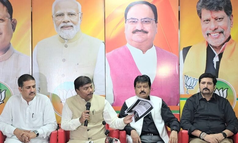 BJP ने कोल ब्लॉक मुद्दे पर कांग्रेस को घेरा, भूपेश बघेल पर लगाए भ्रष्टाचार के गंभीर आरोप; पत्रकार वार्ता में दस्तावेज दिखाकर कहा - कांग्रेस ने छत्तीसगढ़ को दस जनपथ का बना दिया था चारागाह