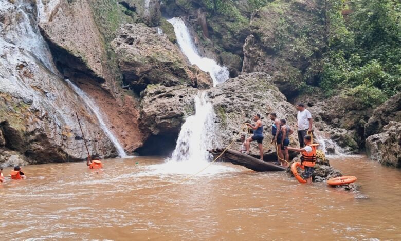 रानी दहरा जलप्रपात में युवक की तलाश 24 घंटे बाद भी जारी, कलेक्टर ने दिए कड़े निर्देश — अब पर्यटक बिना अनुमति नहीं कर सकेंगे प्रवेश